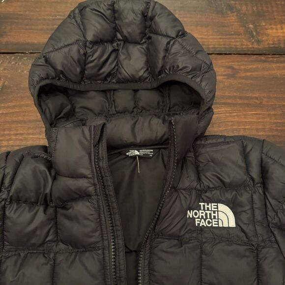 The North Face Kids Thermoball Hooded Jacket - Picture 2 of 10